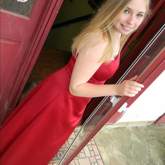 Poshmarking my Prom Dress. - Picture 6 of 6